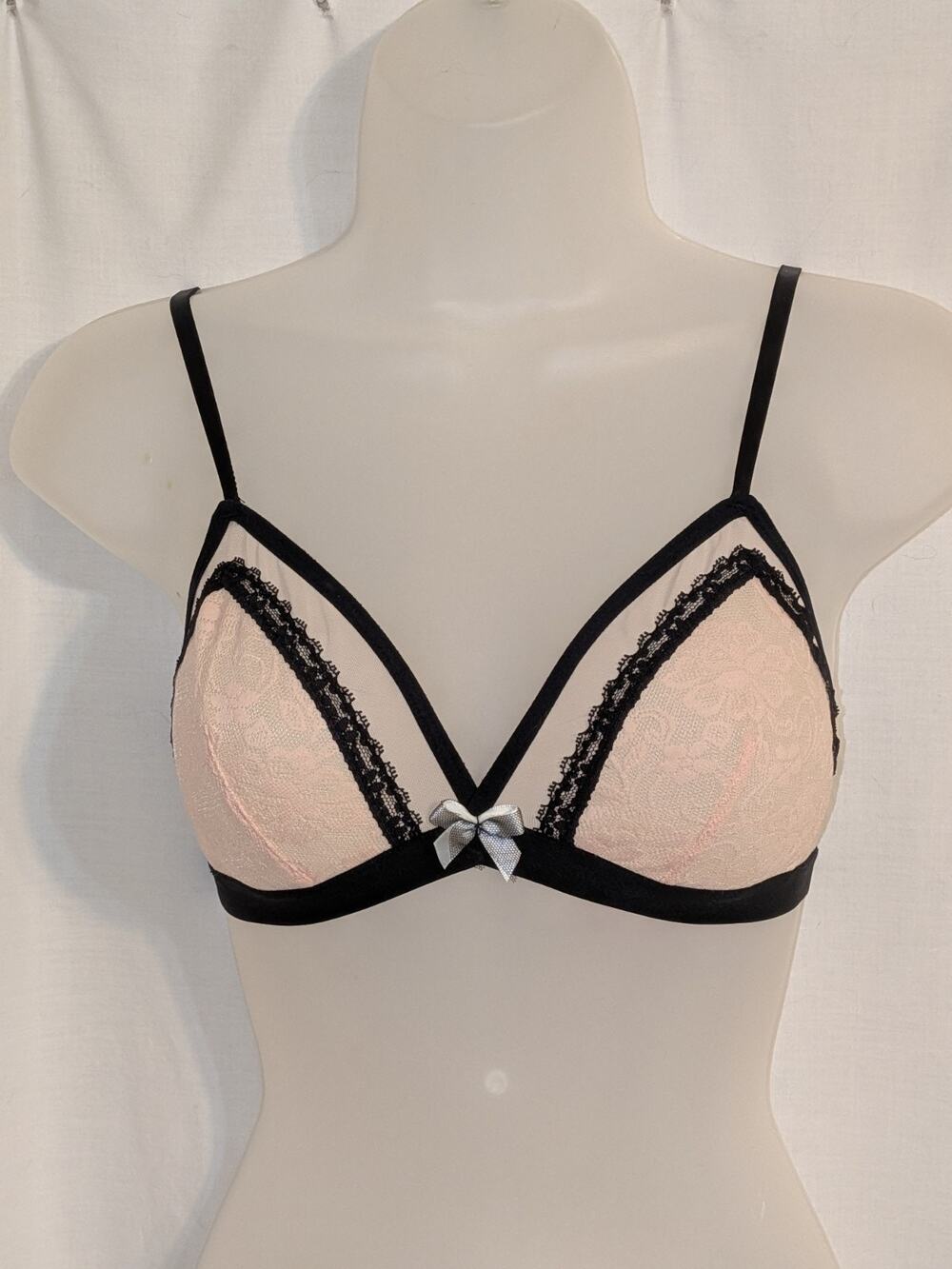 VTG Y2K Betsey Johnson Coquette Lingerie Pastel Pink Lace Wireless Bra Sz M